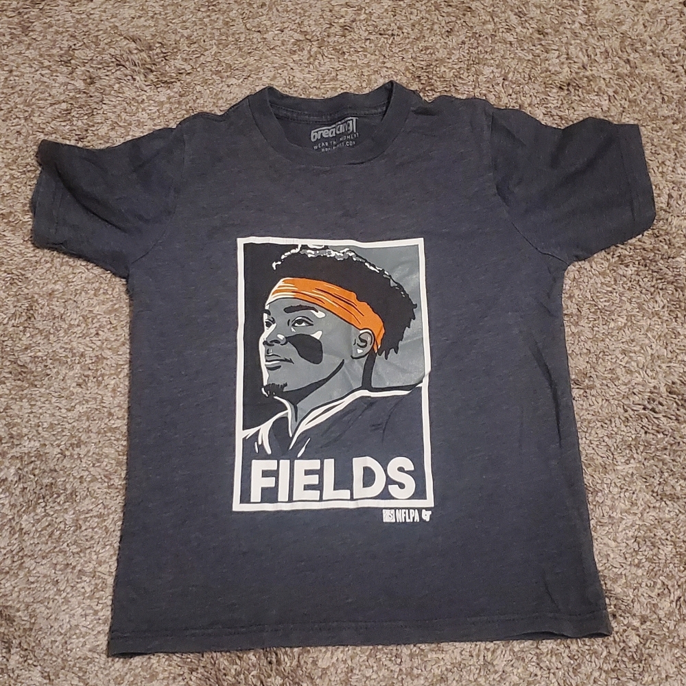BreakingT kids youth Justin Fields NFL shirts size m
